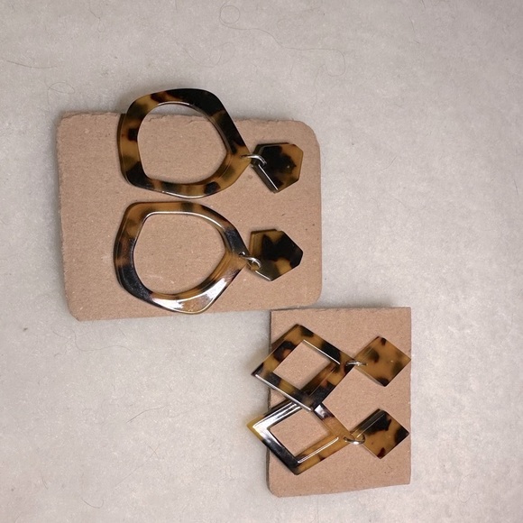 Tortoiseshell Dangle Post Earrings Set - Picture 7 of 8